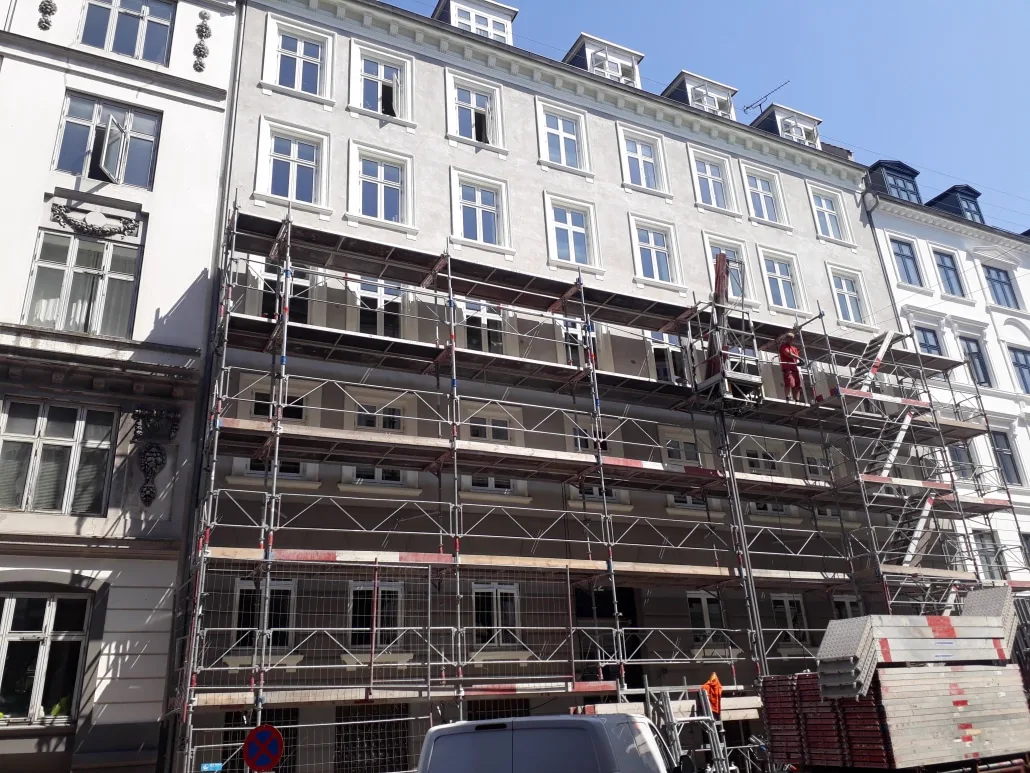 Facaderenovering Rørholmsgade Indre By - sandblæsning og tyndpuds