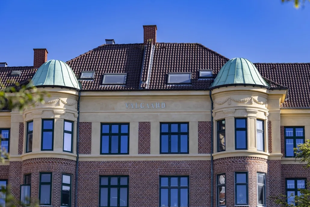 Facaderenovering Valgaarden Valby - professionel omfugning på historisk erhvervsejendom København